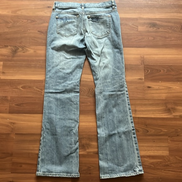 Woman’s Old Navy Jeans light Wash Low Rise Stretch Size 2 - Picture 4 of 8